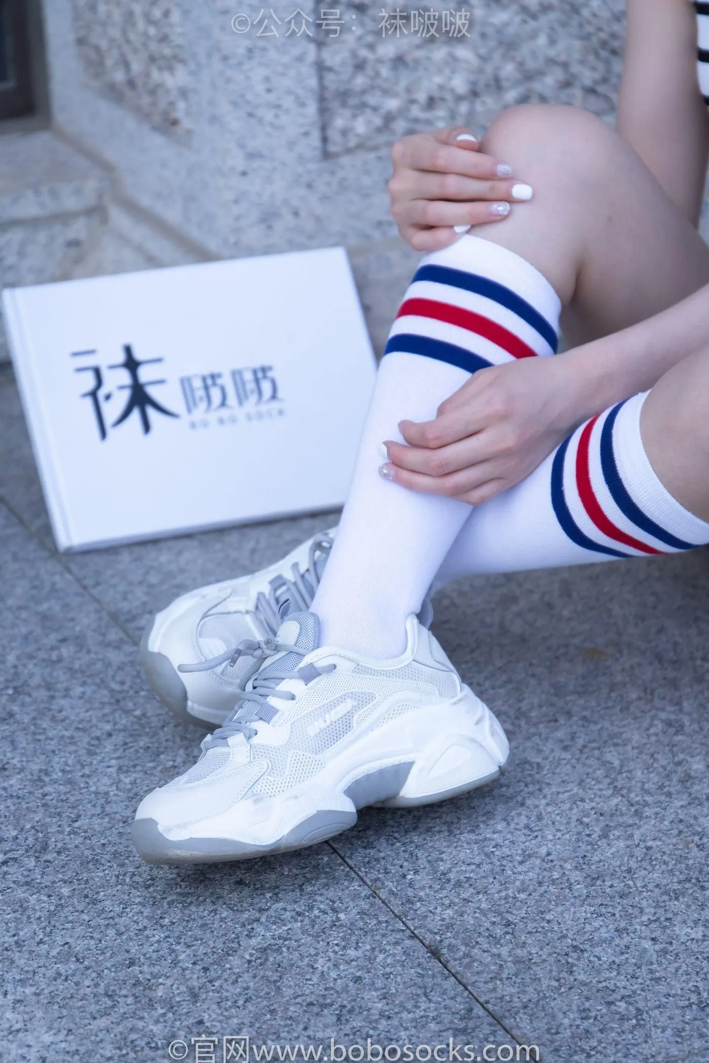 [BoBoSocks袜啵啵]NO.006 小米-运动鞋、白色小腿袜、裸足 [130P]插图9